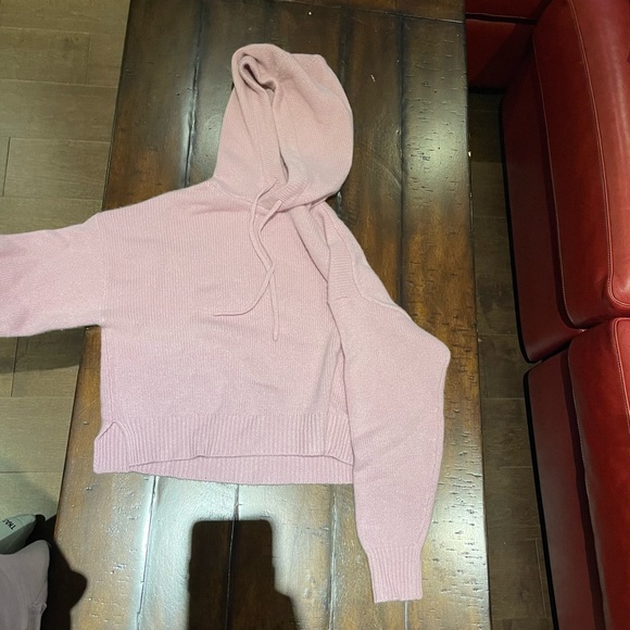 Aritzia sweater pink - Picture 2 of 3